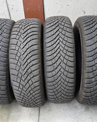 4 Gomme invernali Hankook 175/65R15 84T usate poco