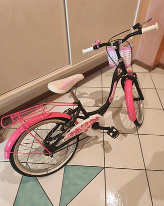 BICICLETTA MOLTO BELLA PER BIMBA 