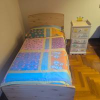 letto bambino/a e comodino