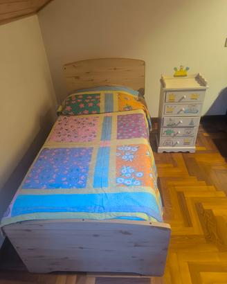 letto bambino/a e comodino