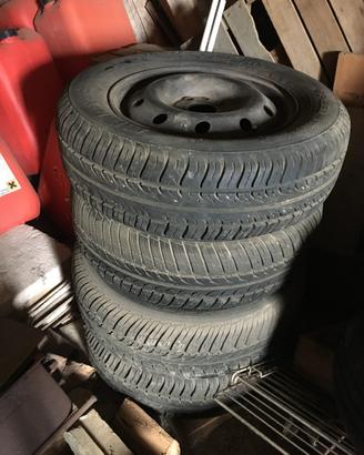4 cerchi in ferro barra 14 completi gomme