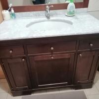 Lavandino bagno con mobile