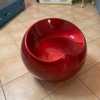 Pouf in polipropilene rosso metallizzato