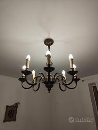 Lampadario in metallo pesante ad otto bracci