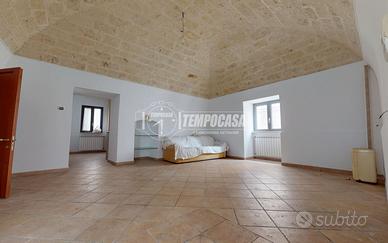 Stabile ristrutturato, spazioso e luminoso, di 219