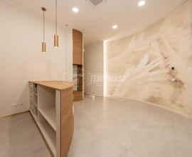 LOCALE COMMERCIALE DUE LUCI CON RENDITA PARI AL 5%