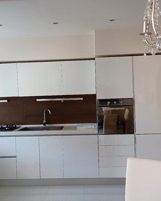 cucina bianca lucida