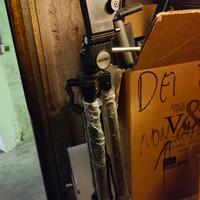  cavalletto treppiede  tripode  telecamera ecc