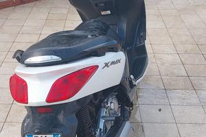 XMAX YAMAHA anno 2010 - targa DM07996