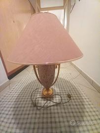 Lampada da tavolo con base in marmo