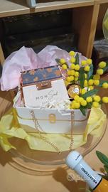 composizione con borsettina con profumo  x festa d