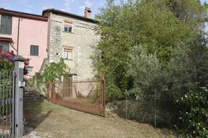 Rustico / Casale di 300 m² con più di 5 locali a A