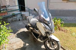 Yamaha x max 250