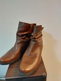 stivaletti donna con borchiette n. 41