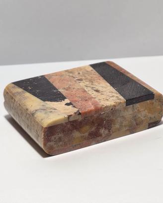 Piccola scatola intarsata con marmi e pietre