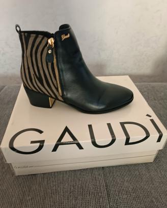 stivali gaudi' 