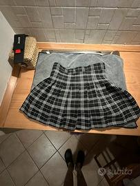 Gonna-pantalone a pieghe scozzese bianca e nera