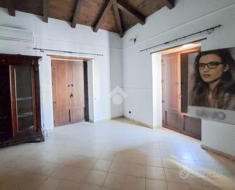 NEGOZIO A BOTRICELLO