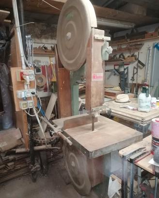 Sega a nastro per legno 380V, usata e funzionante.