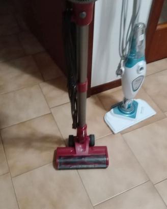Aspirapolvere e scopa vapore
