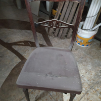 Vecchia sedia in legno vintage anni '60