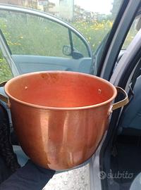 Calderone in rame vergine puro.