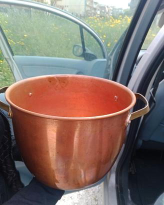 Calderone in rame vergine puro.