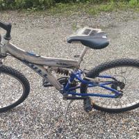 Bici  MTB da 24  con casco 