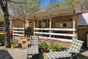 Bungalow con veranda in legno