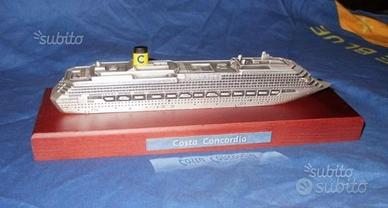 Modellino in scala Costa Concordia