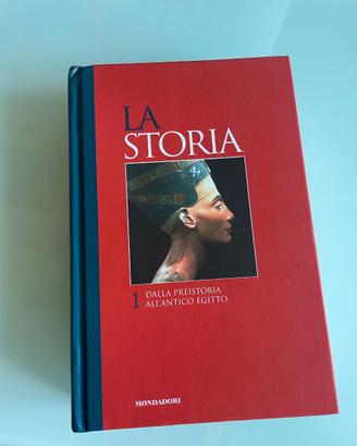 Il primo volume riguarda la preistoria dell'antico