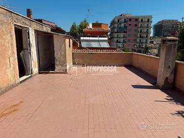 APPARTAMENTO CON AMPIO TERRAZZO A 50 METRI DAL MAR