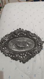 Antico centrotavola bassorilievo in bronzo