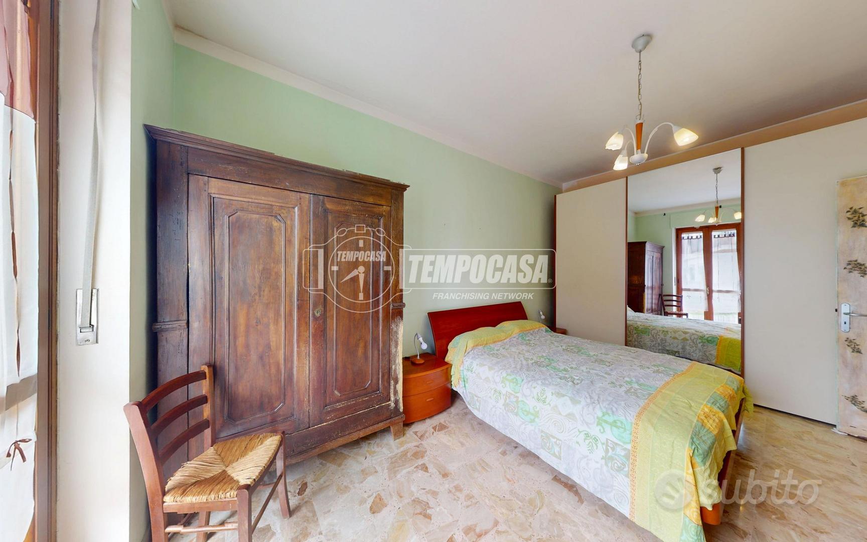 SPLENDIDO TRILOCALE CON BOX AUTO - ZONA RESIDENZIA - Vista 2