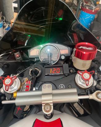 Kit VOLTMETRO IMPERMEABILE +presa USB YAMAHA R6 R1