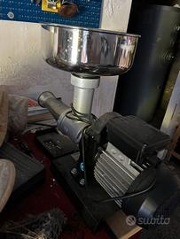 Spremipomodoro elettrico Reber