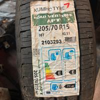 2 pneumatici nuovi misure 205/70/15
