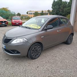 Lancia Ypsilon 1.2 69 CV 5 porte GPL Ecochic Plati