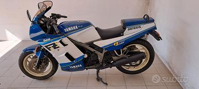 Yamaha FZ 750