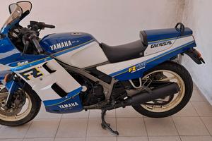 Yamaha FZ 750