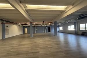 Cagliari, ampio ufficio con posti auto