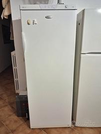 Congelatore verticale a cassetti 