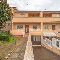 VILLA TRILIVELLO CON DOPPIO GIARDINO E BOX AUTO
