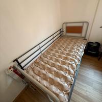 Letto con materasso antidecubito