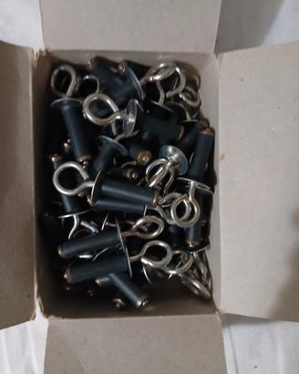 N. 50 tasselli giganti ad occhiello chiuso.