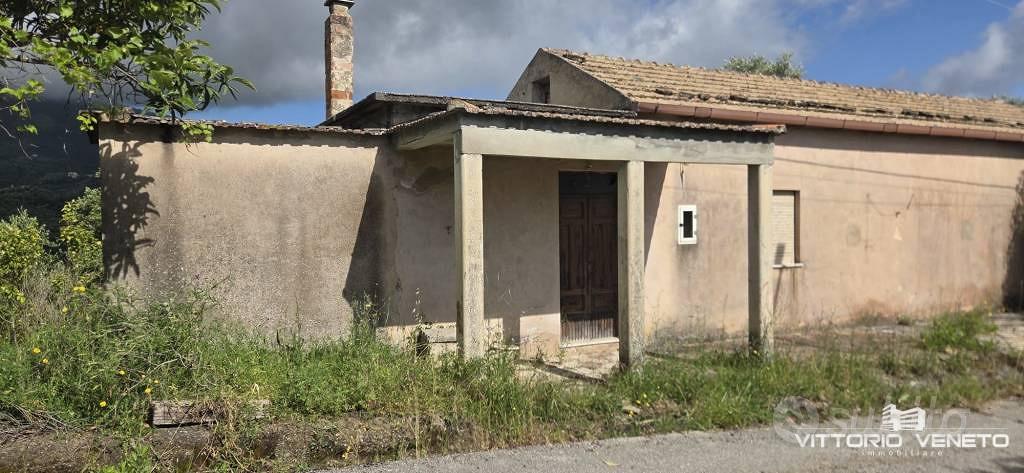 Rustico / Casale di 122 m² con 3 locali e box auto - Vista 4