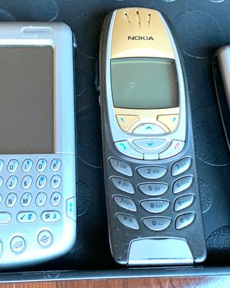 Cellulari e mini computer vintage