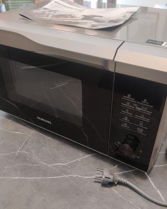 Microonde Samsung (MC2BM6035CS) + Accessori