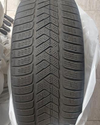 Gomme invernali Pirelli  235/60 R18 103H