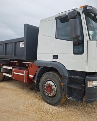 IVECO EuroTech 350 con gancio scarrabile 26 ton